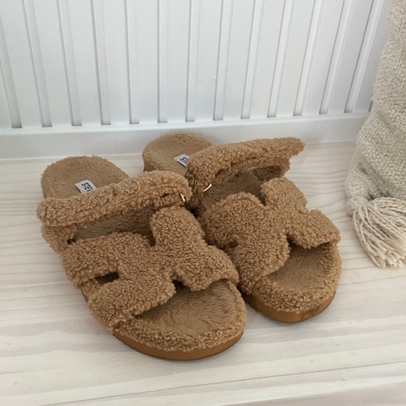 Cozy Tan women’s Shoes - Picture 1 of 4